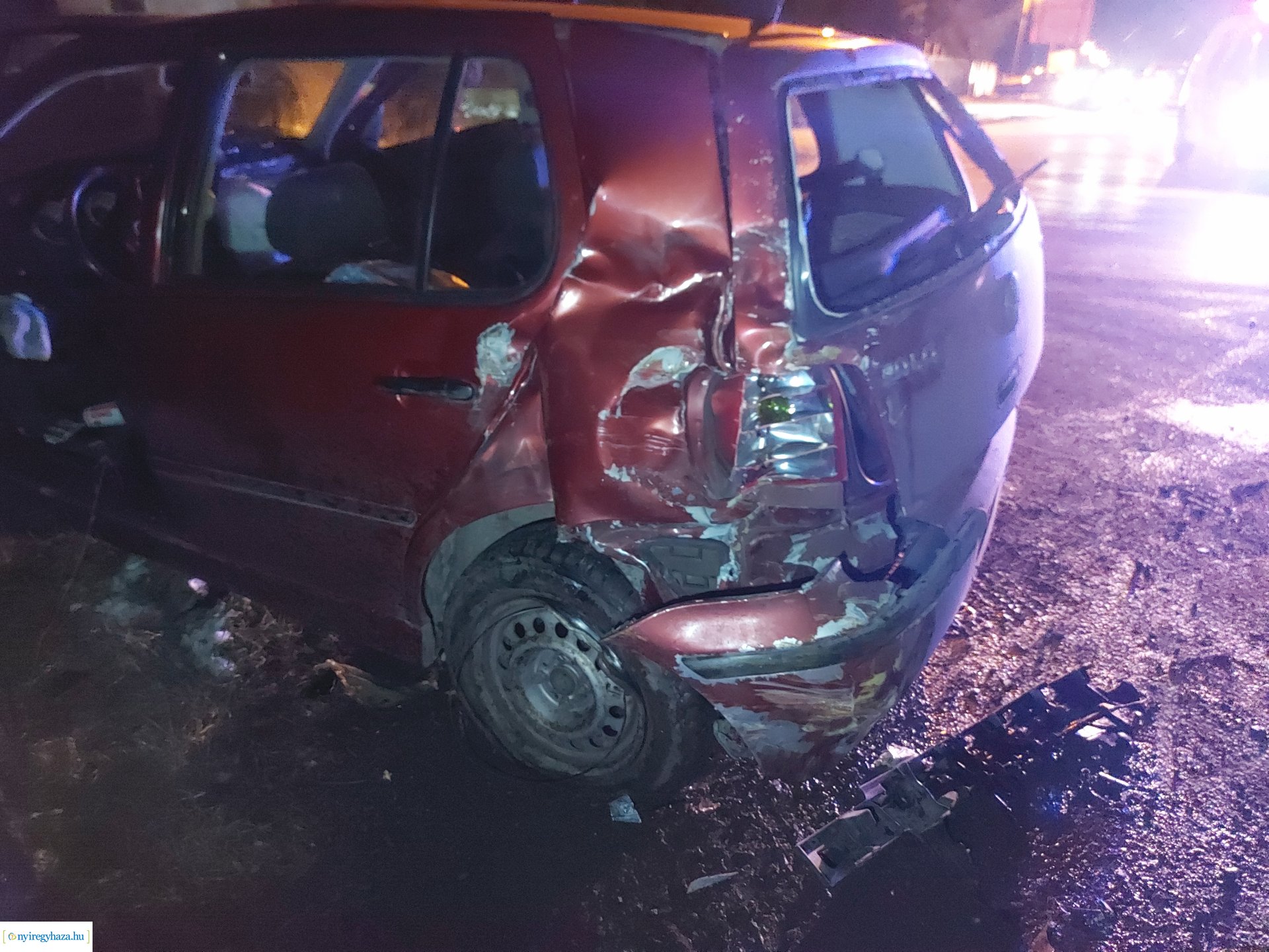 Autóbusz és személygépjármű ütközött péntek este