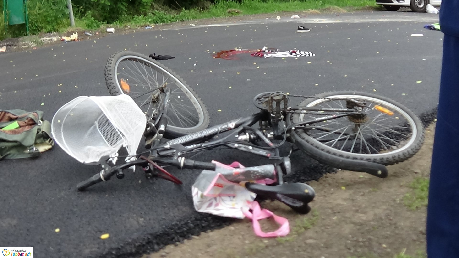 Autóbusz gázolt kerékpárost Butykasoron