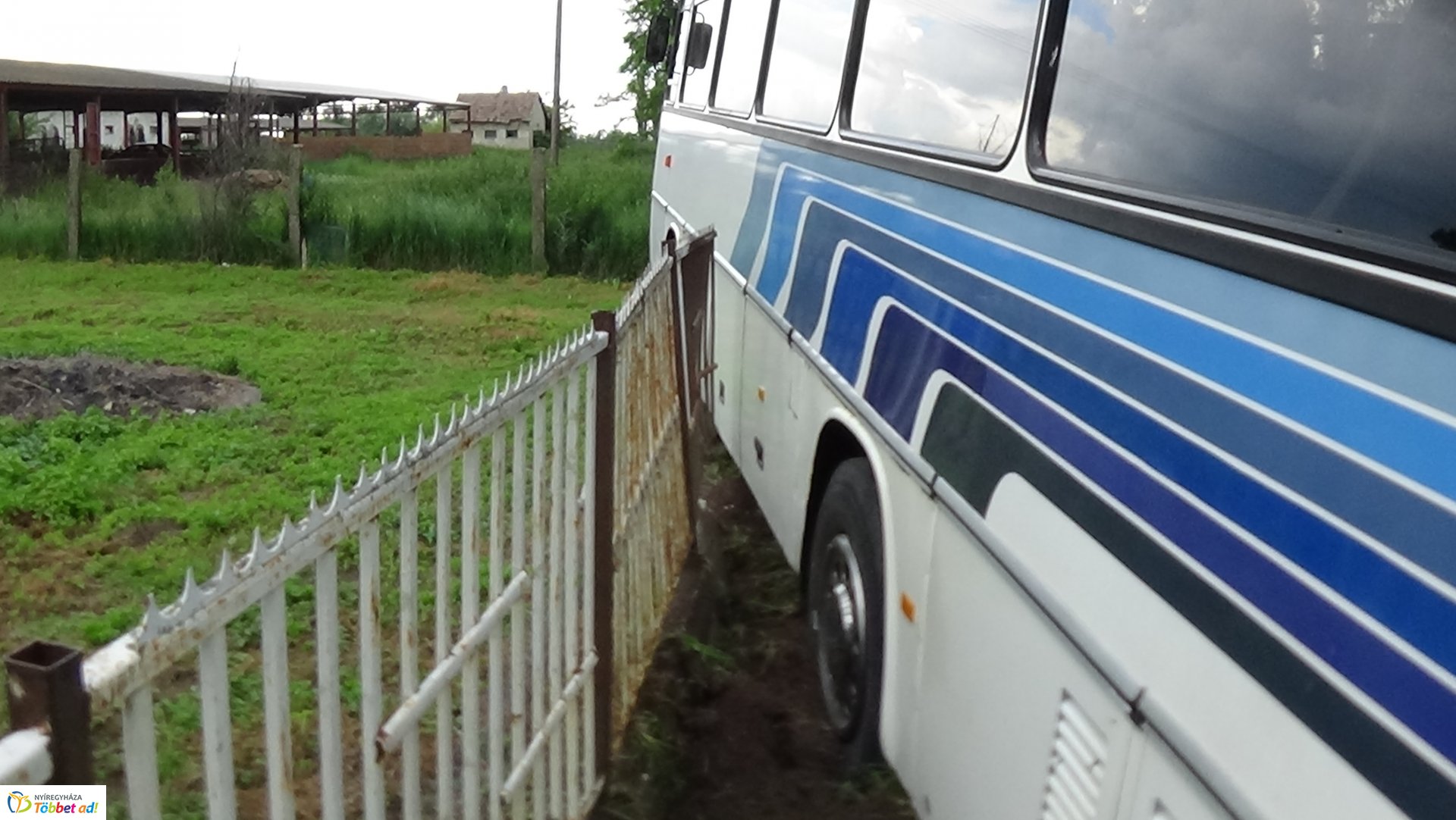 Autóbusz gázolt kerékpárost Butykasoron