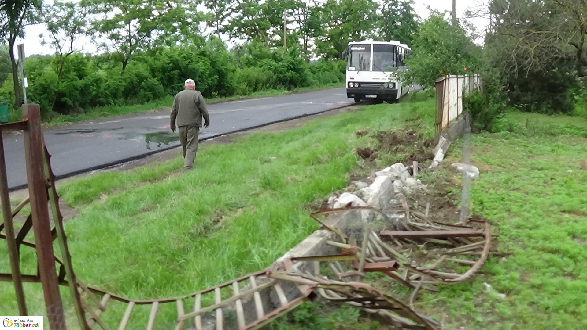 Autóbusz gázolt kerékpárost Butykasoron