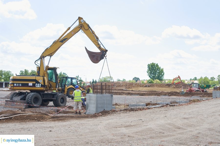 Autóbusz telephely alapkőletétele