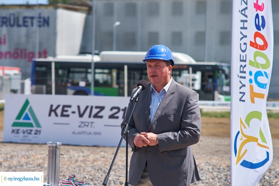 Autóbusz telephely alapkőletétele