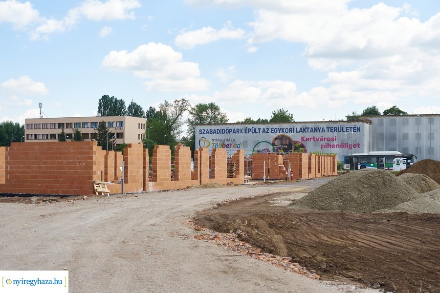 Autóbusz telephely alapkőletétele