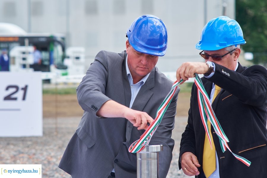 Autóbusz telephely alapkőletétele