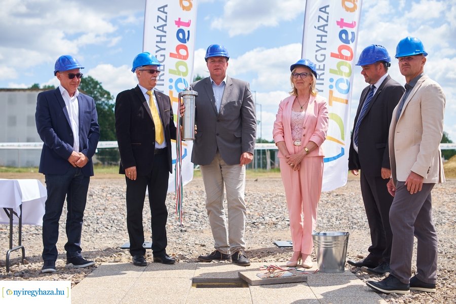 Autóbusz telephely alapkőletétele