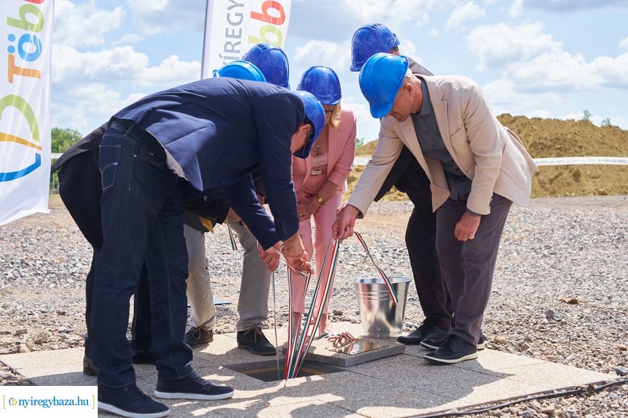 Autóbusz telephely alapkőletétele