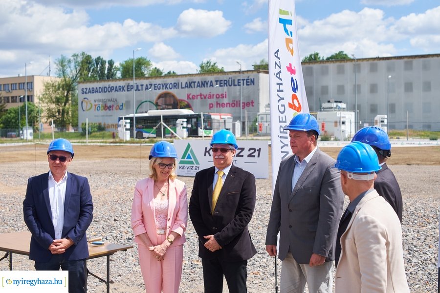 Autóbusz telephely alapkőletétele