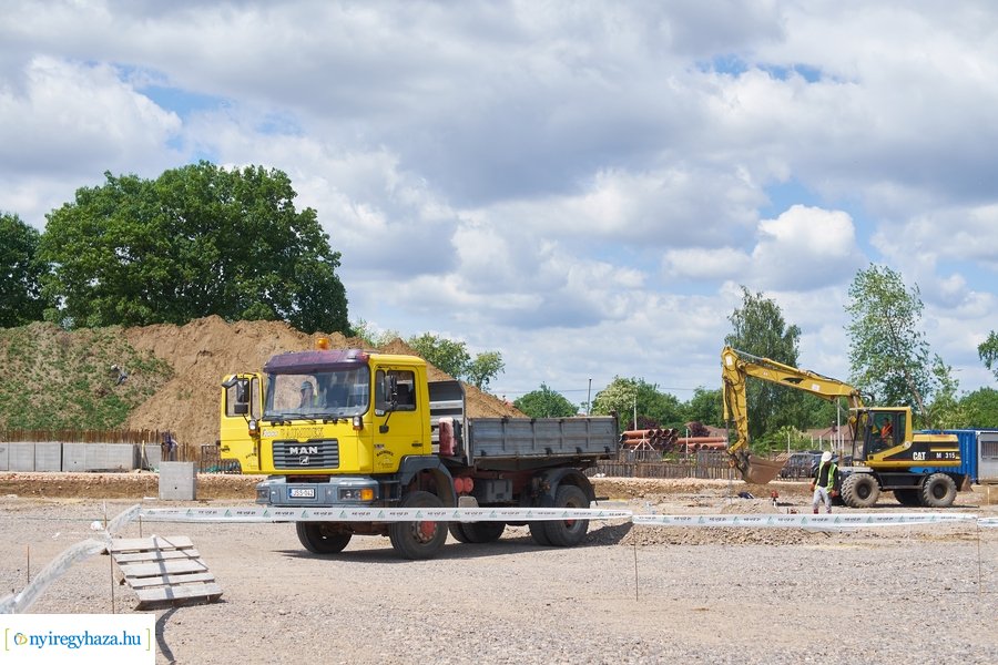 Autóbusz telephely alapkőletétele