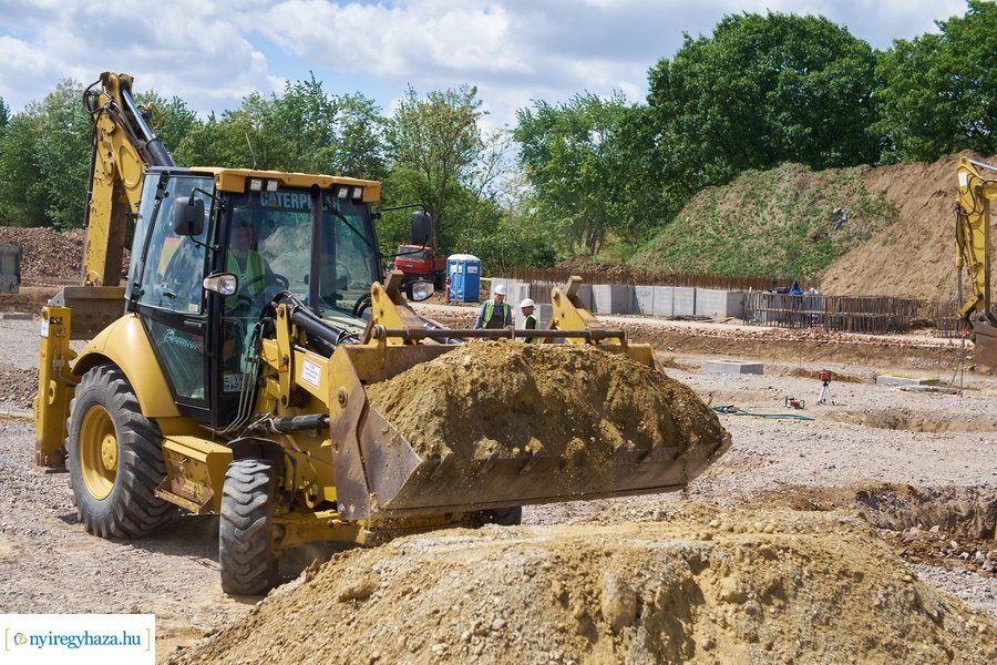 Autóbusz telephely alapkőletétele