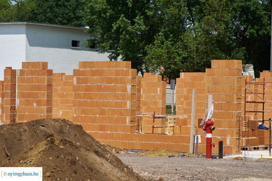 Autóbusz telephely alapkőletétele