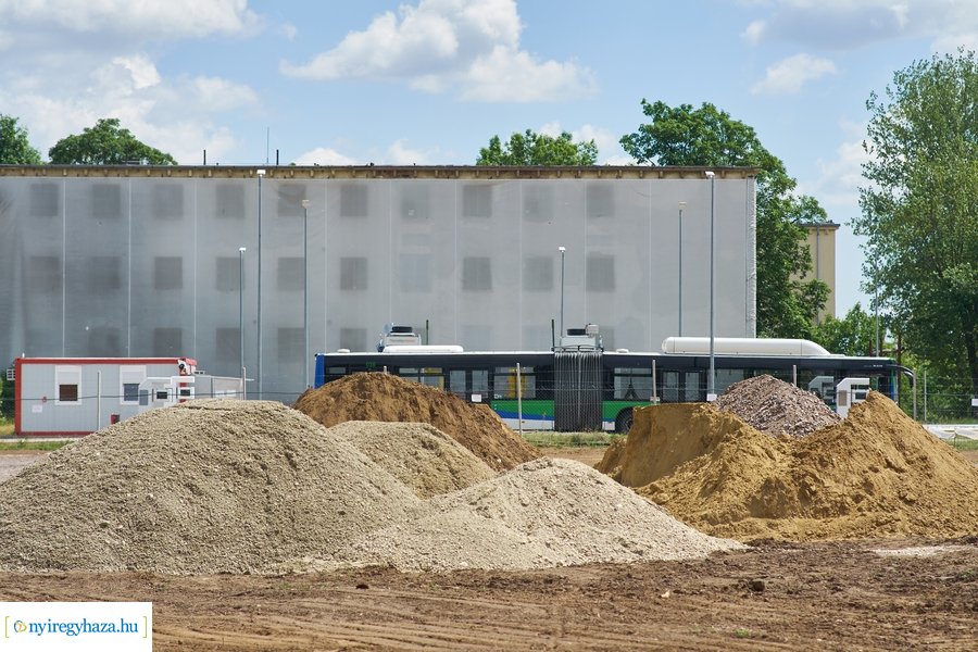 Autóbusz telephely alapkőletétele