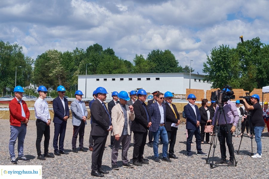 Autóbusz telephely alapkőletétele