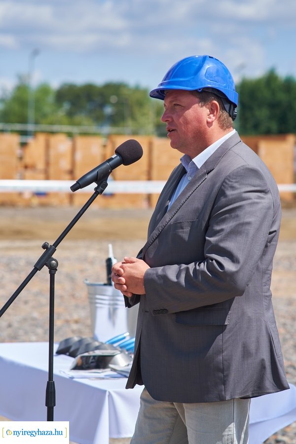 Autóbusz telephely alapkőletétele