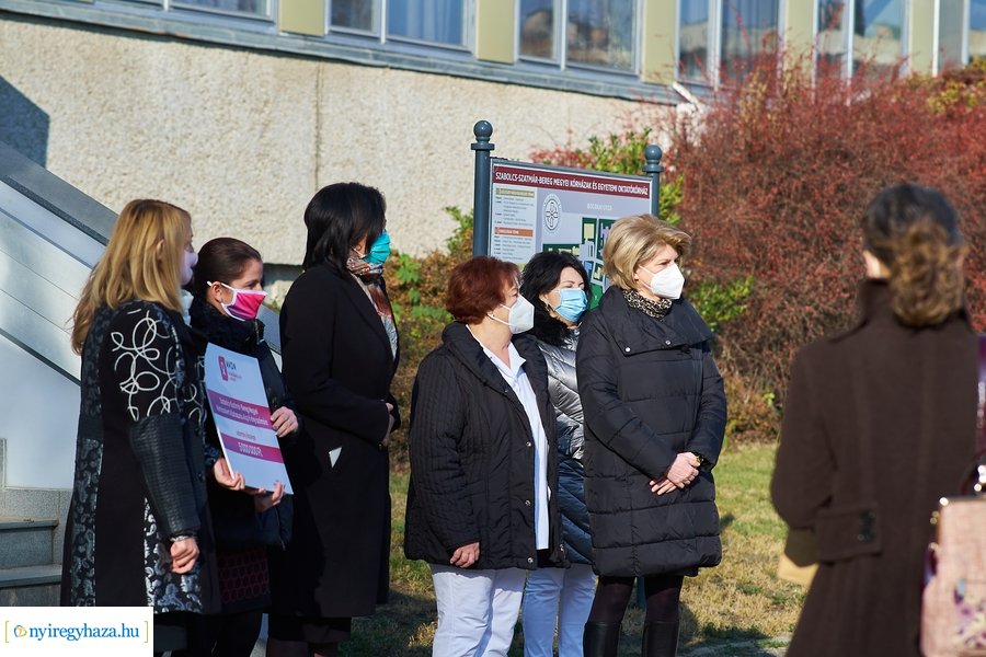 Avon adomány a kórháznak 20211124