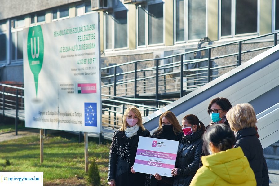 Avon adomány a kórháznak 20211124