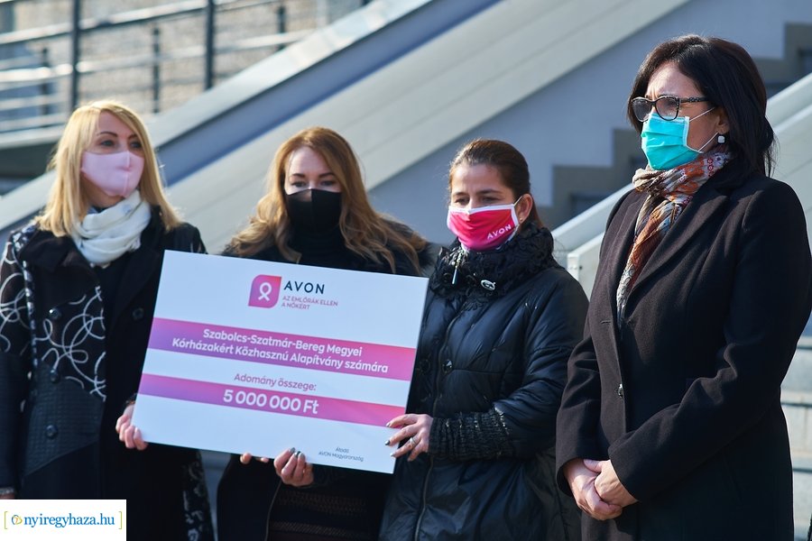 Avon adomány a kórháznak 20211124