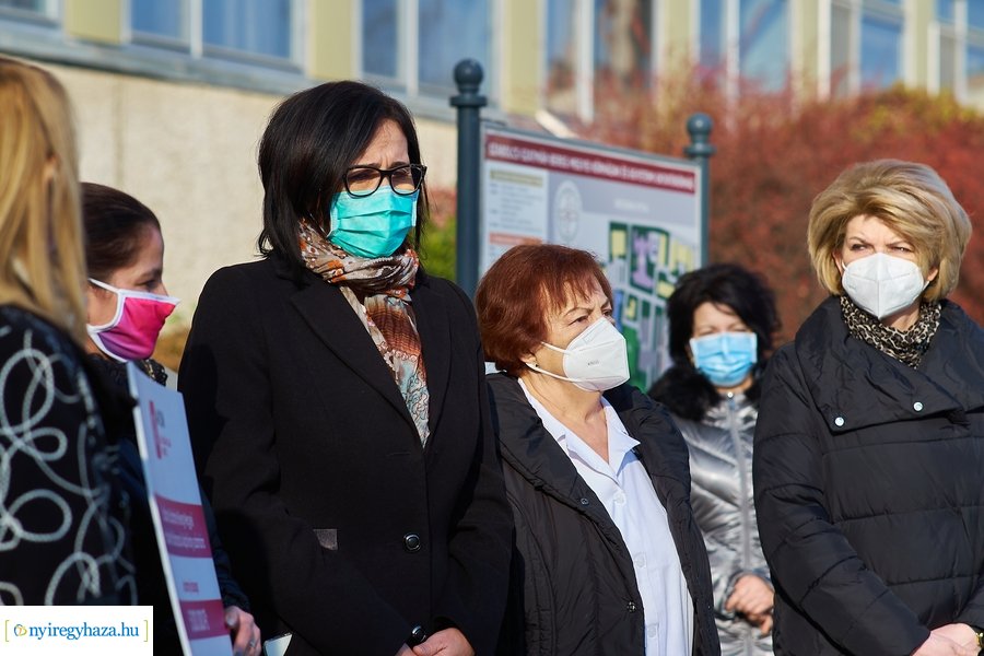 Avon adomány a kórháznak 20211124