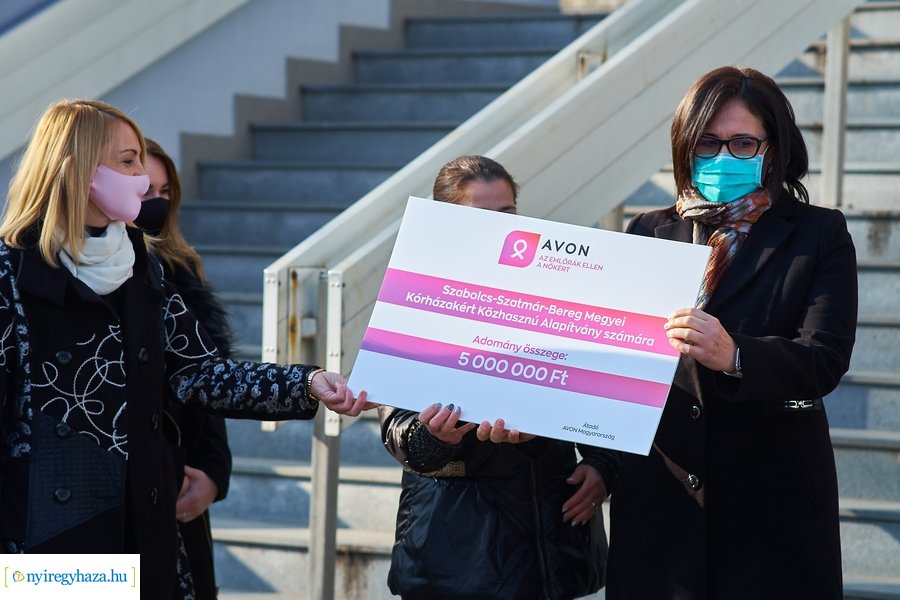 Avon adomány a kórháznak 20211124