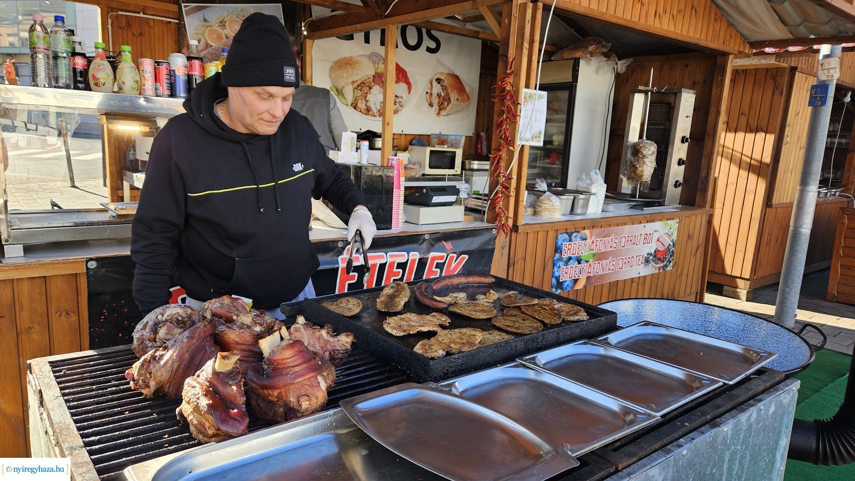 Az első gyertyagyújtásra készül a belváros szíve