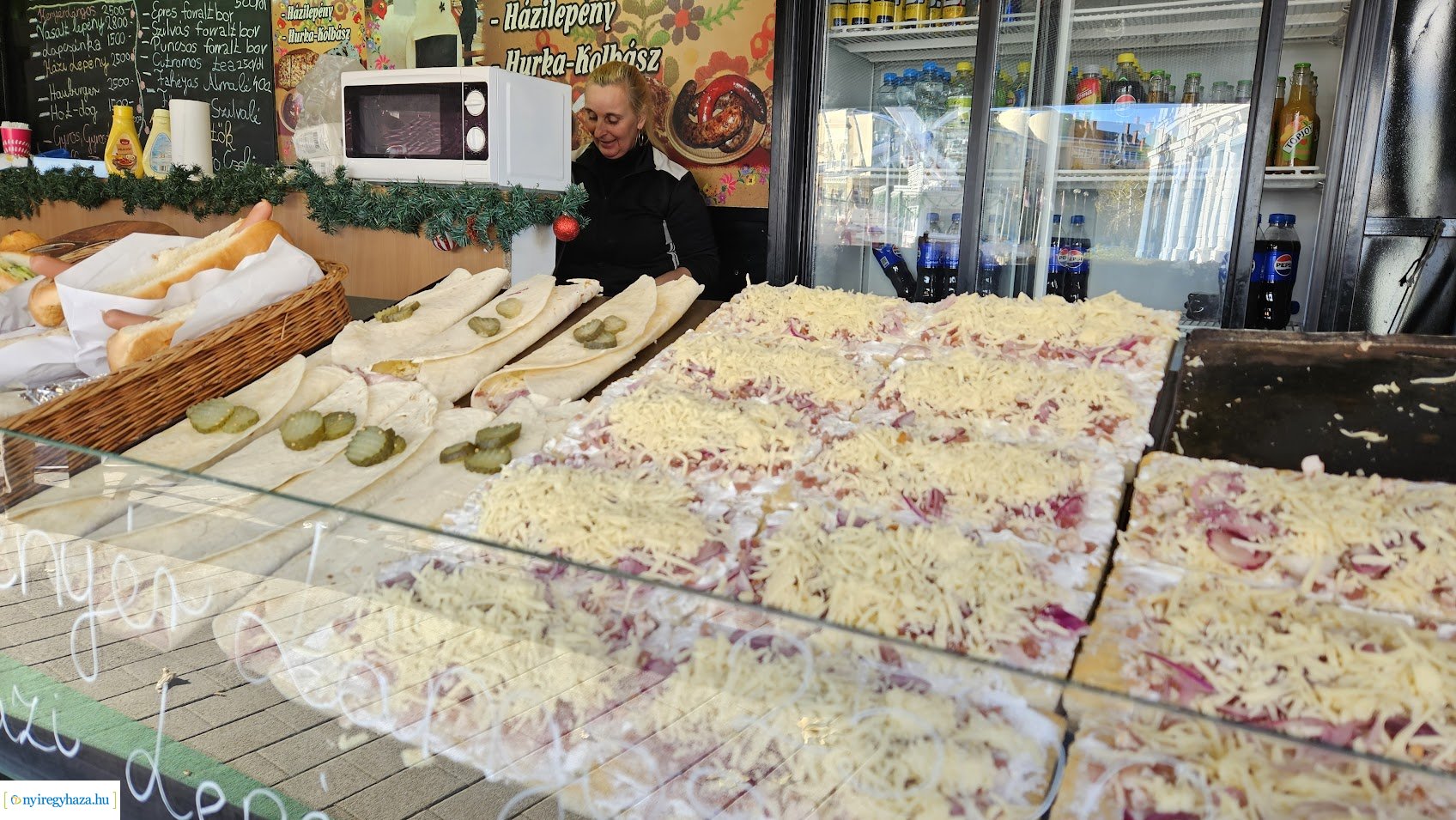 Az első gyertyagyújtásra készül a belváros szíve