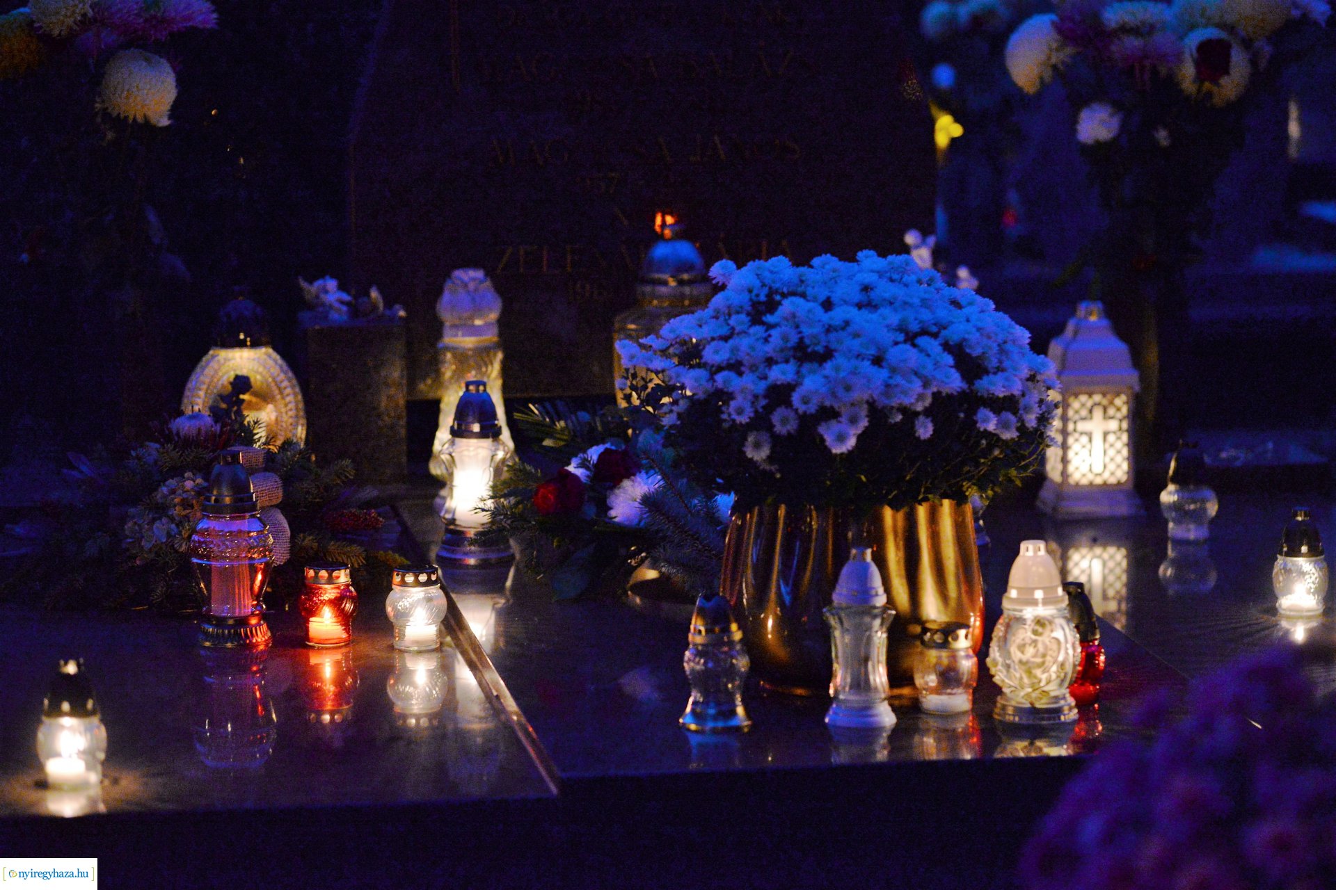 Az emlékezés fényei az Északi temetőben