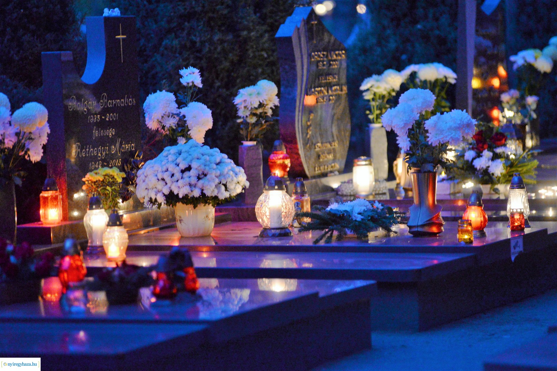 Az emlékezés fényei az Északi temetőben