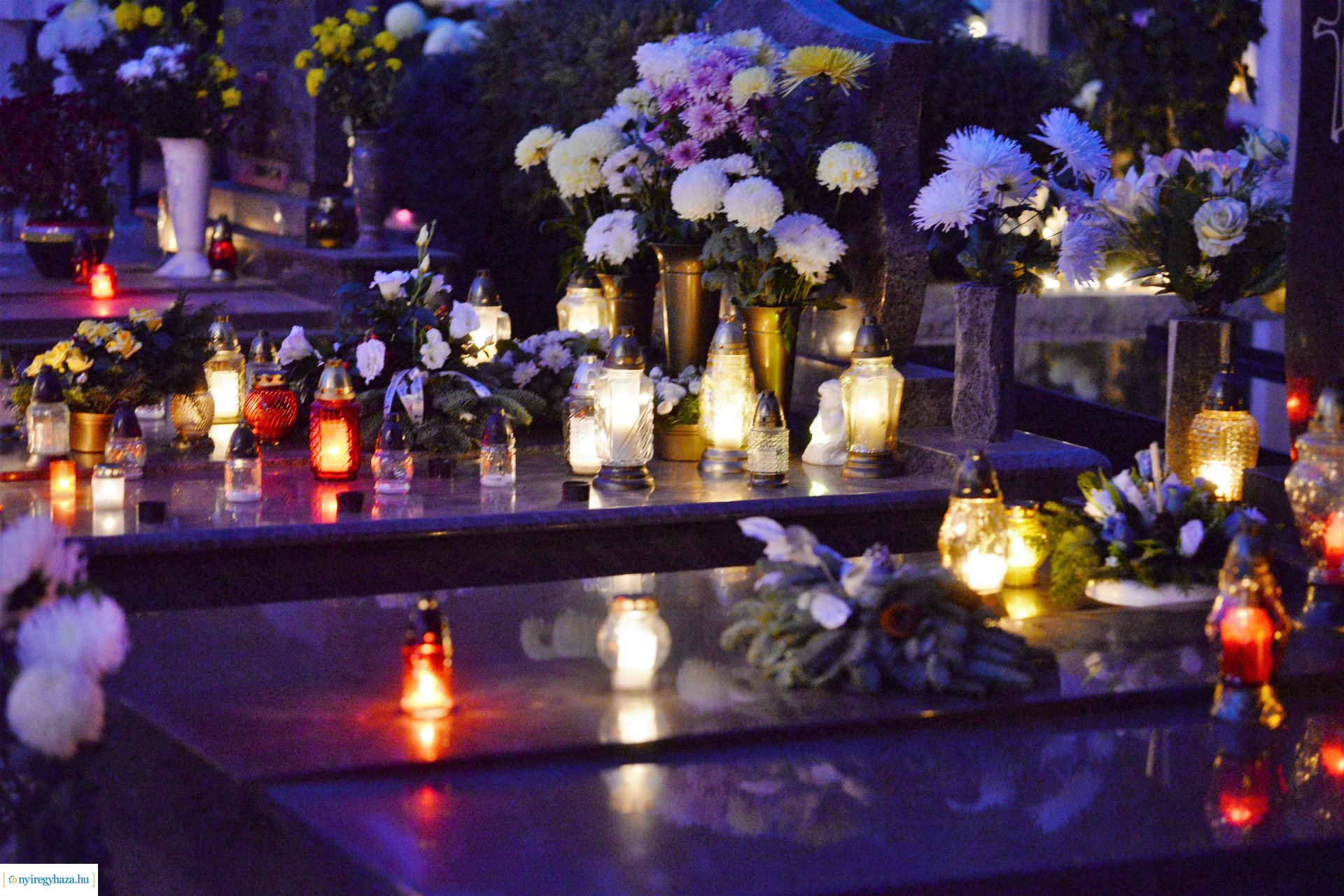 Az emlékezés fényei az Északi temetőben