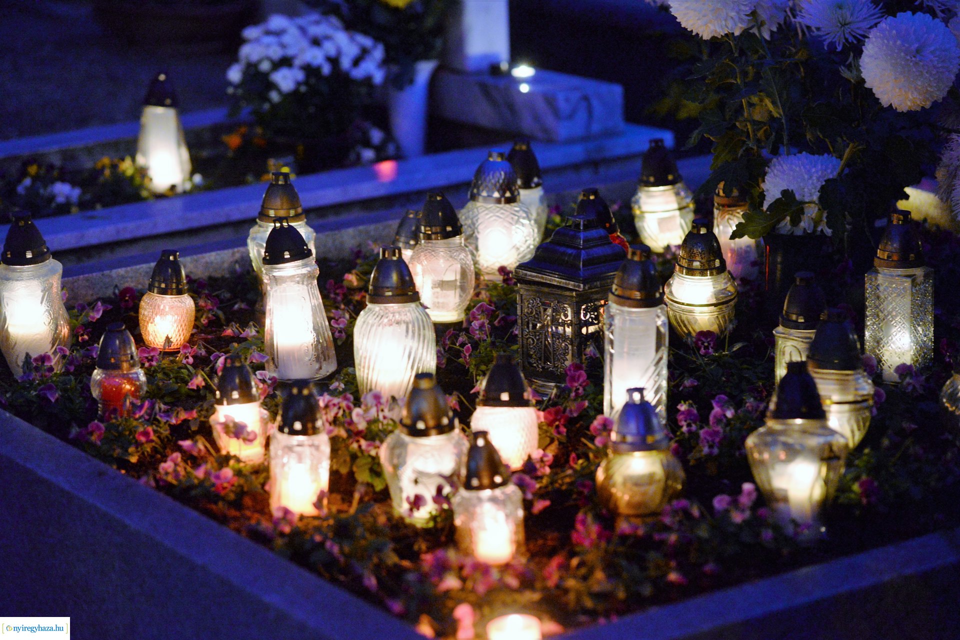 Az emlékezés fényei az Északi temetőben