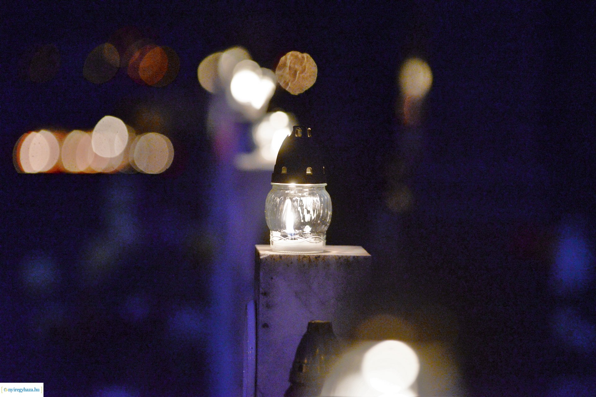 Az emlékezés fényei az Északi temetőben