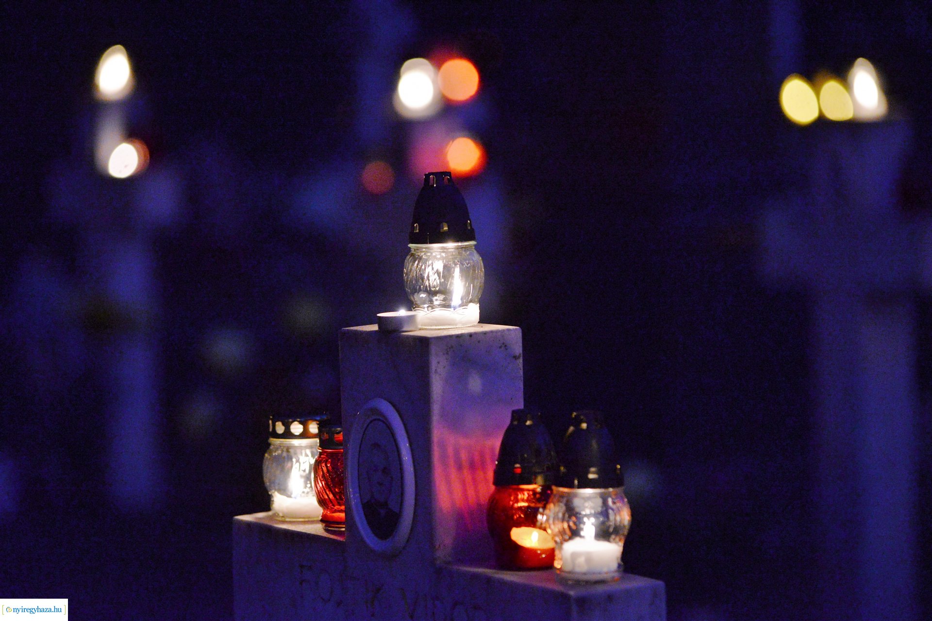 Az emlékezés fényei az Északi temetőben