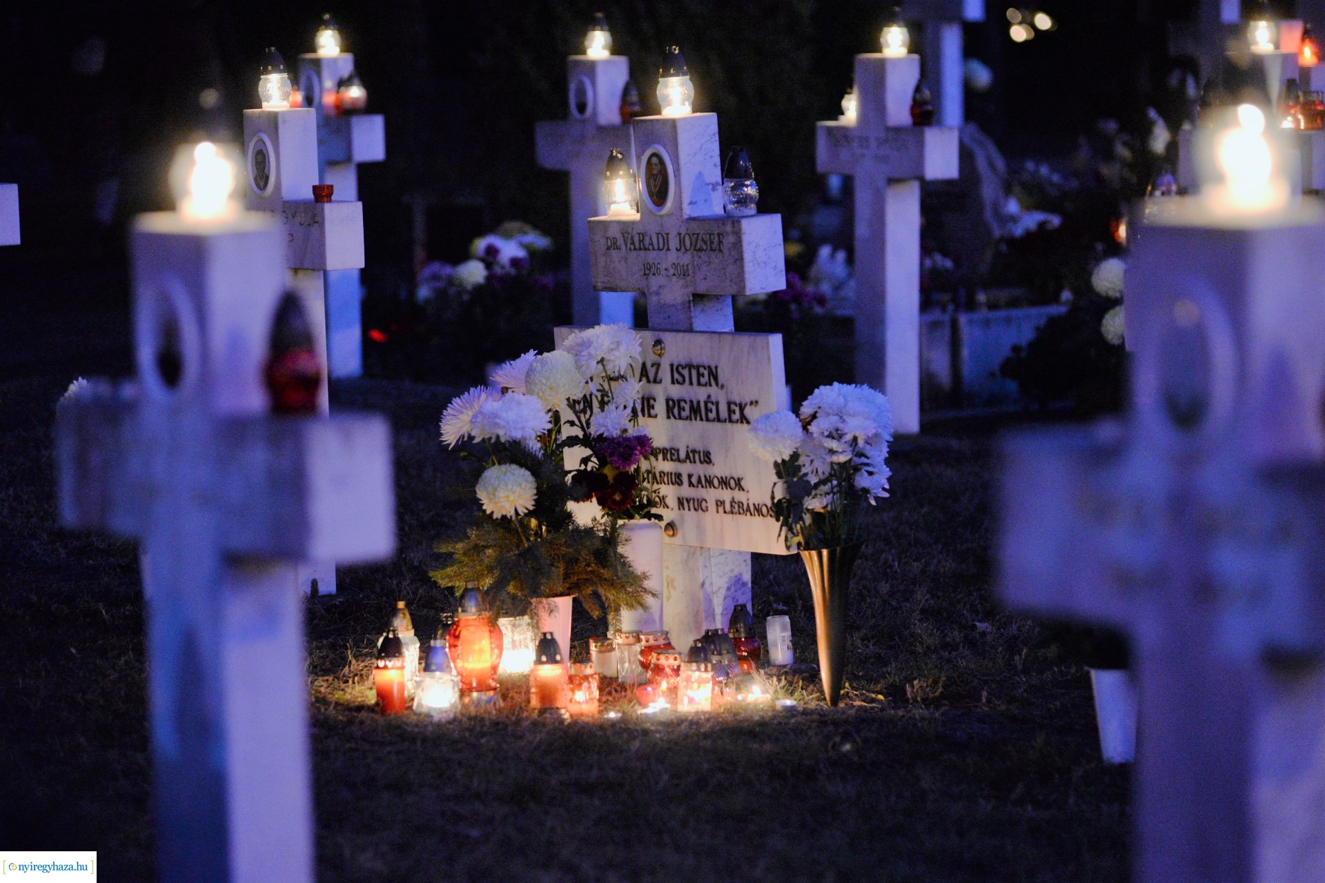 Az emlékezés fényei az Északi temetőben