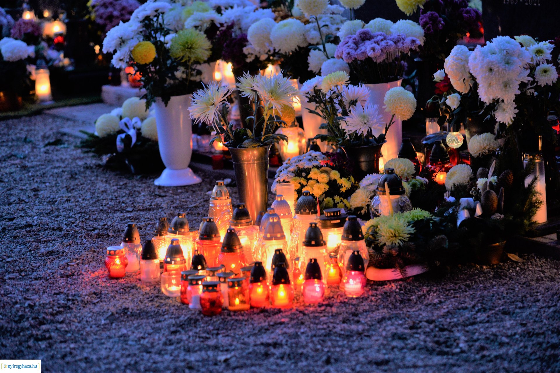 Az emlékezés fényei az Északi temetőben