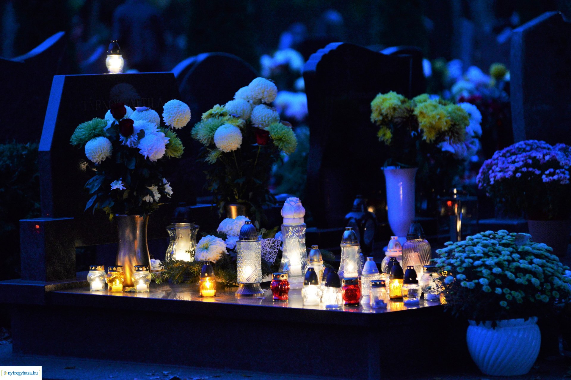 Az emlékezés fényei az Északi temetőben