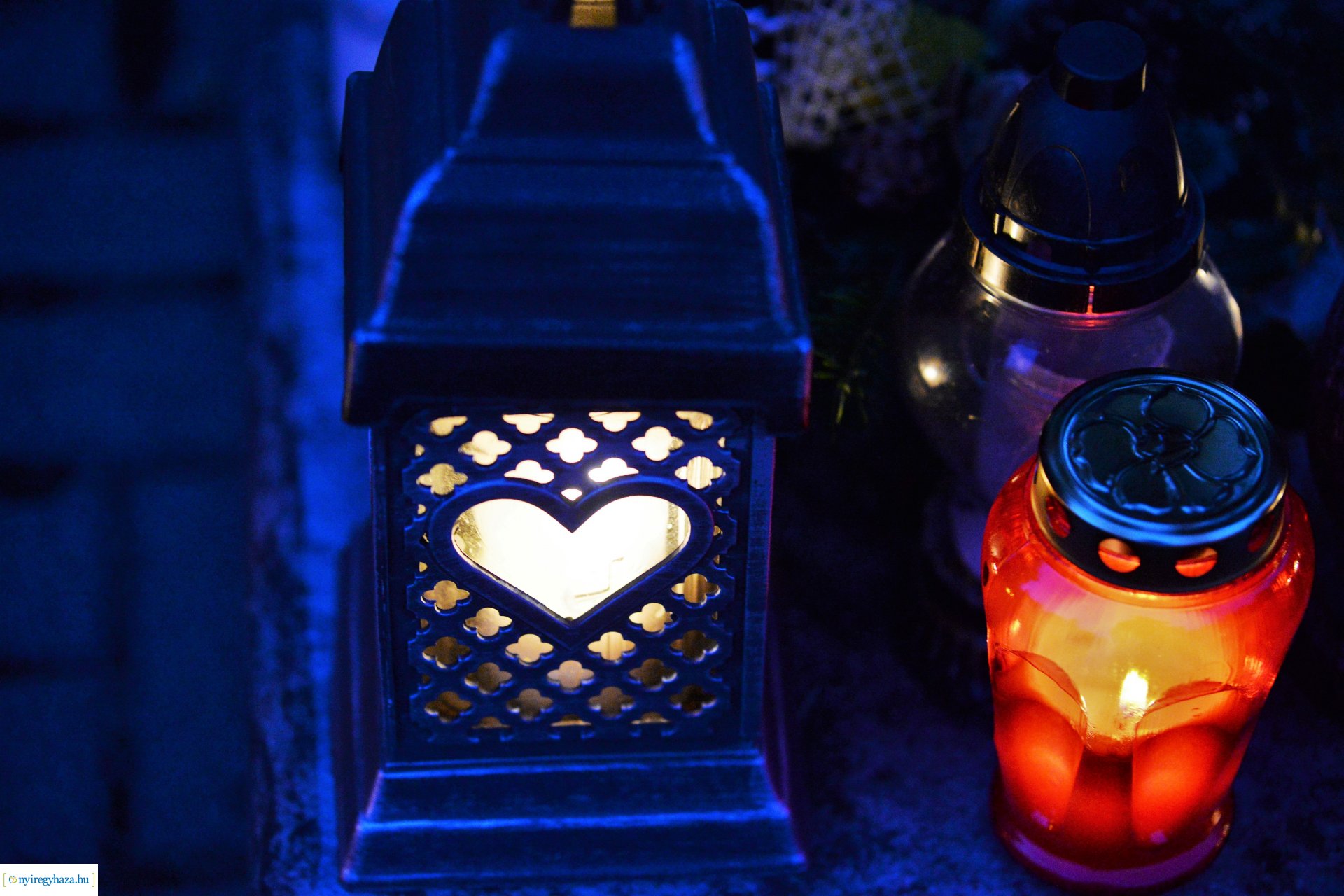 Az emlékezés fényei az Északi temetőben