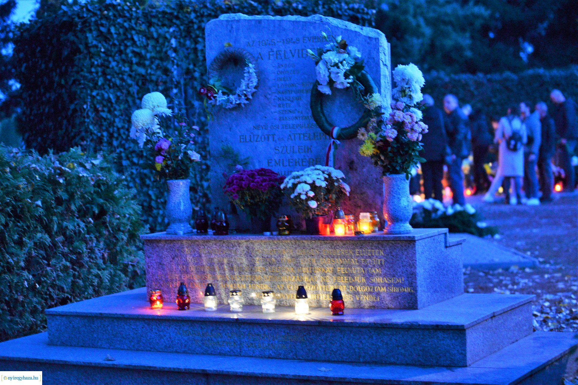 Az emlékezés fényei az Északi temetőben