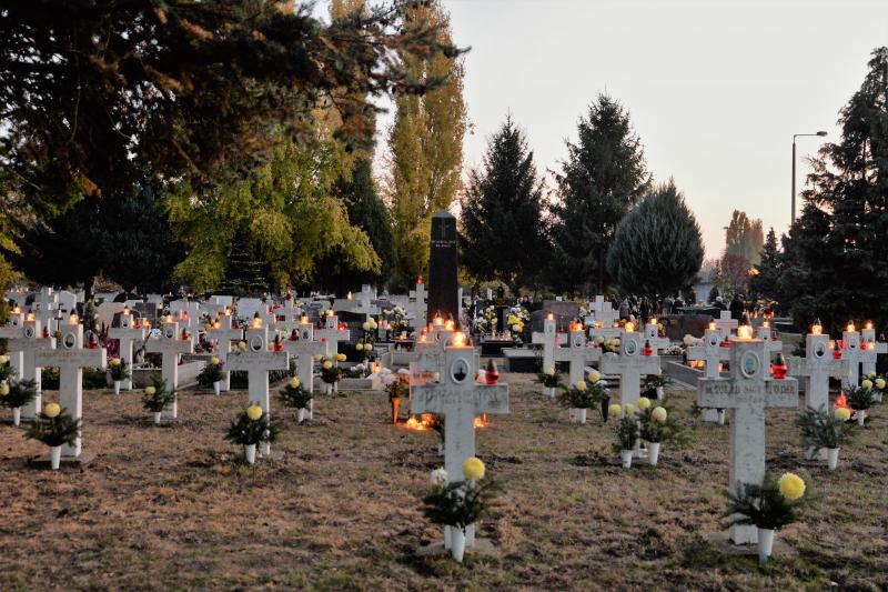 Az emlékezés fényei az Északi temetőben