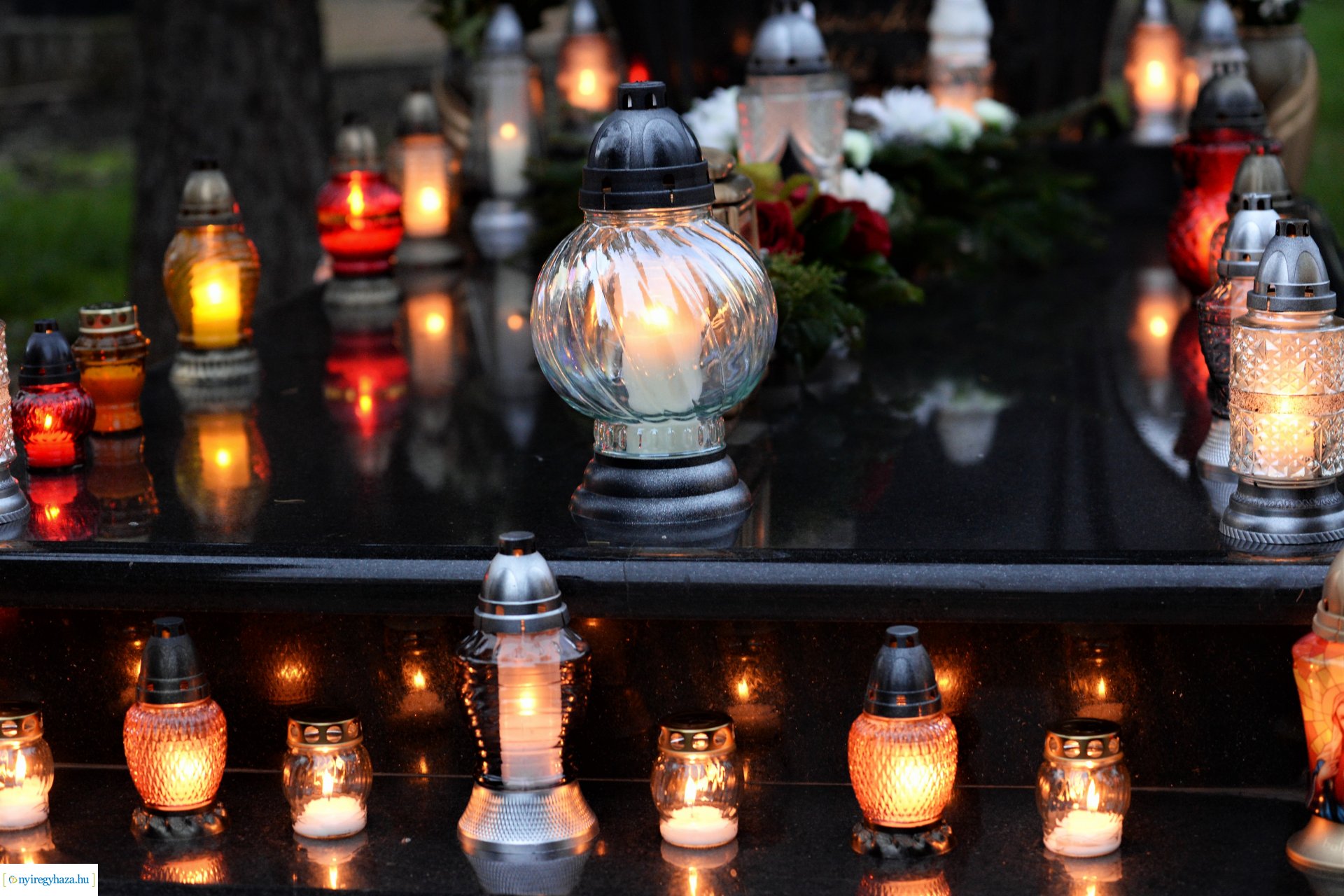 Az emlékezés fényei Mindenszentek napján