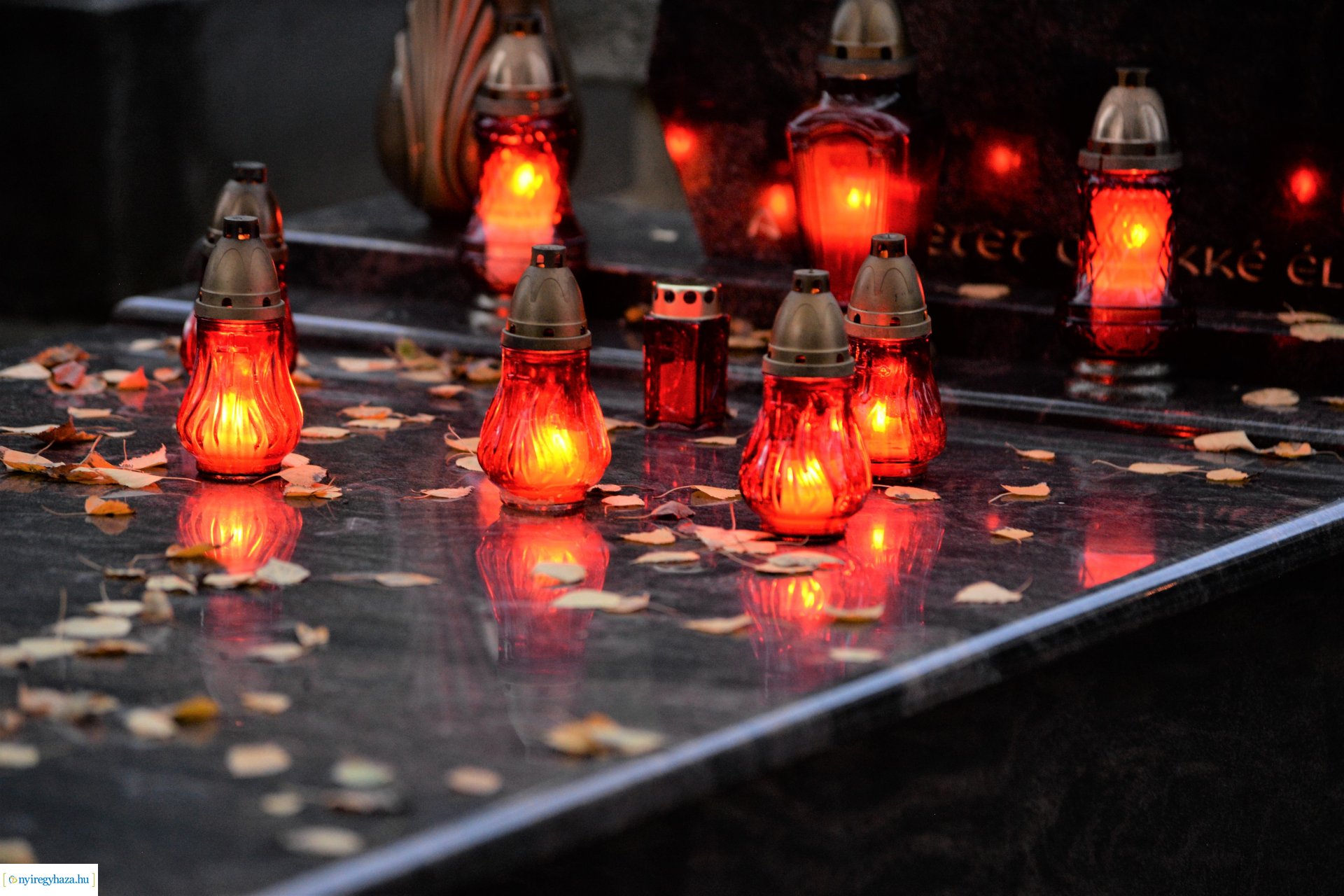 Az emlékezés fényei Mindenszentek napján