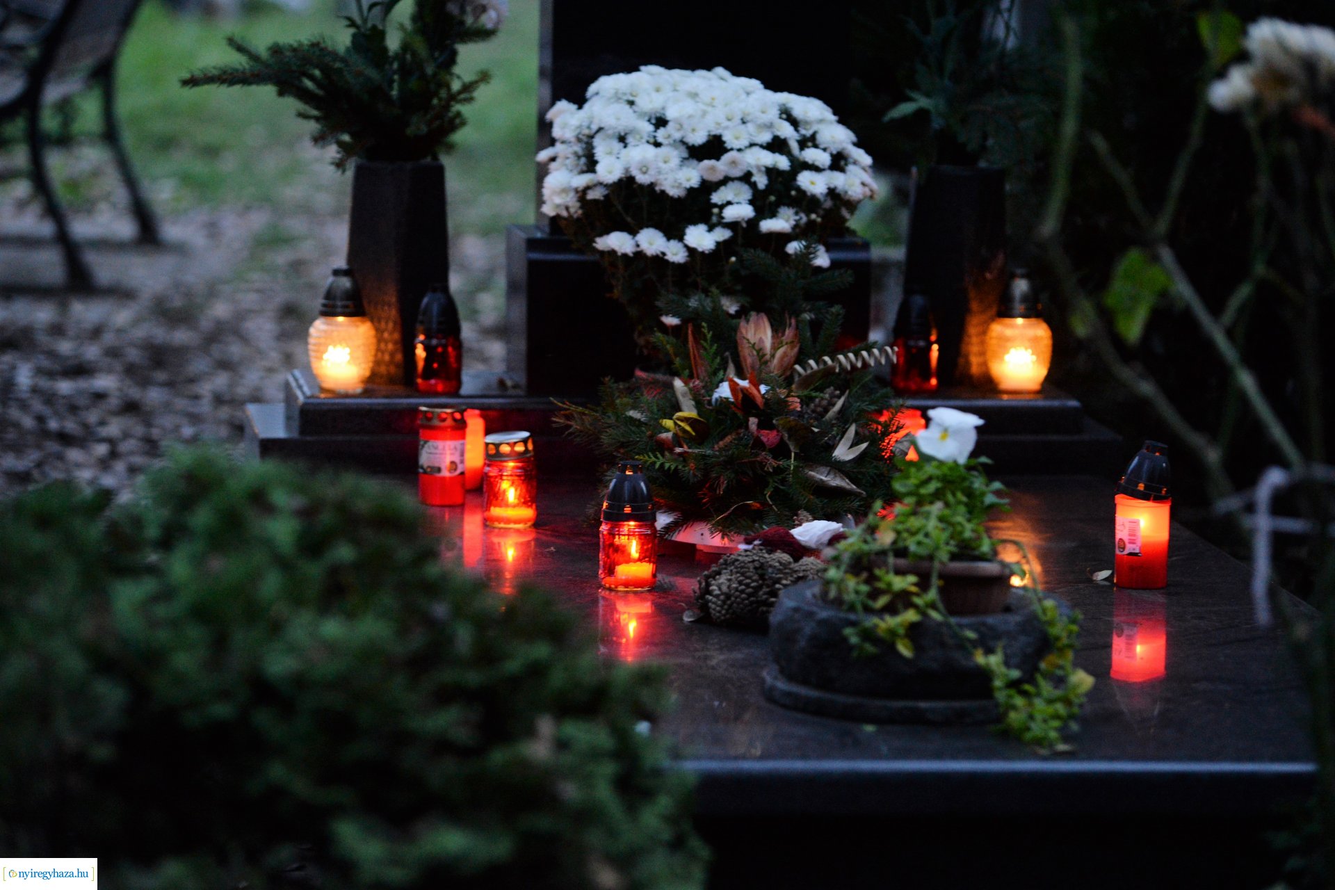 Az emlékezés fényei Mindenszentek napján