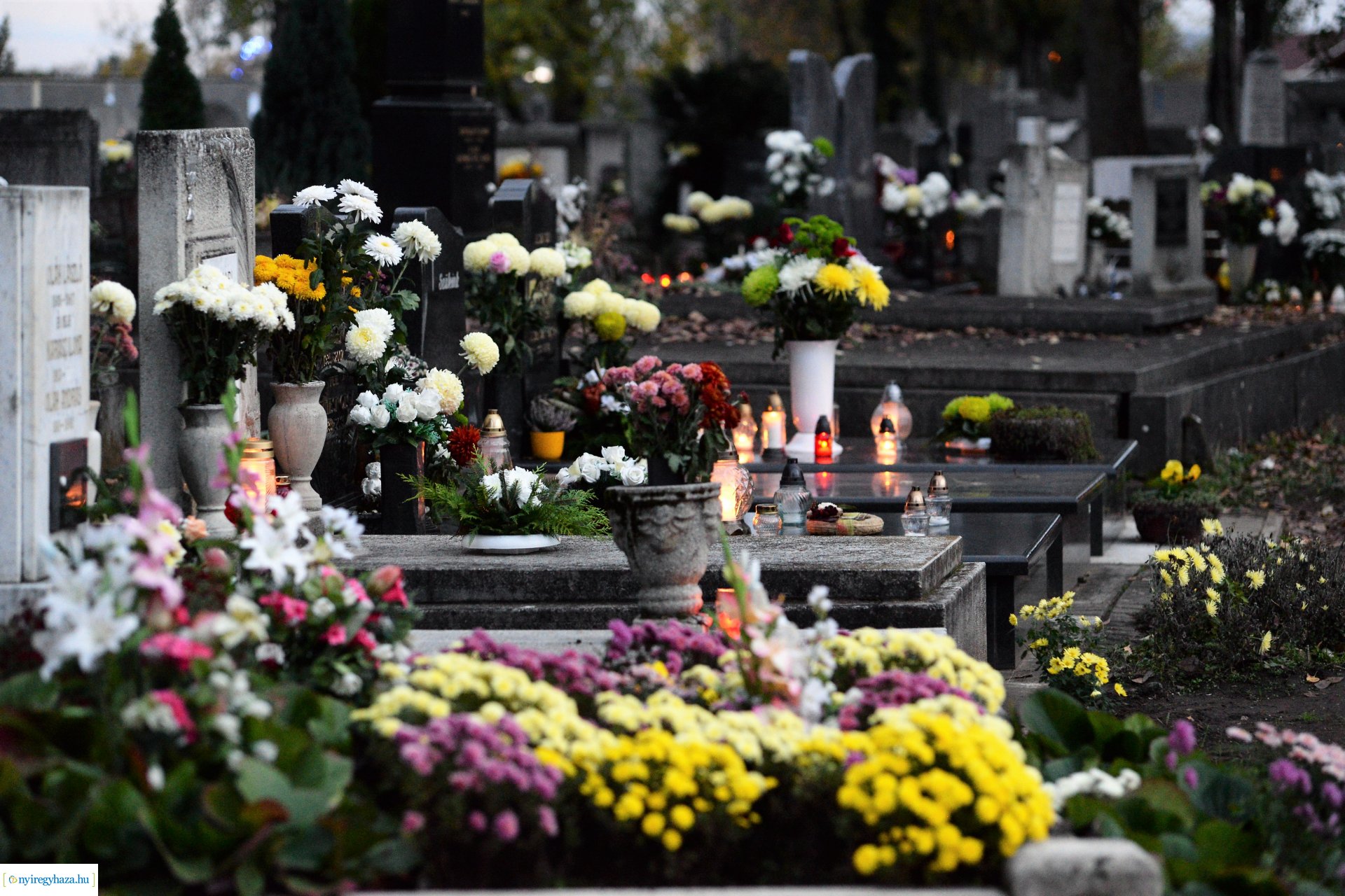 Az emlékezés fényei Mindenszentek napján