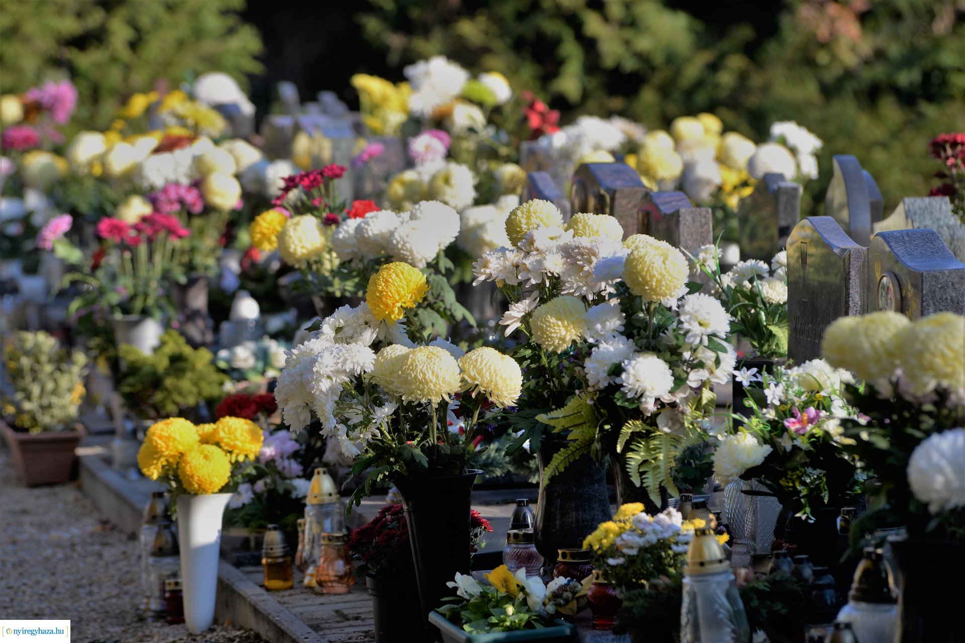 Az emlékezés virágai az Északi temetőben