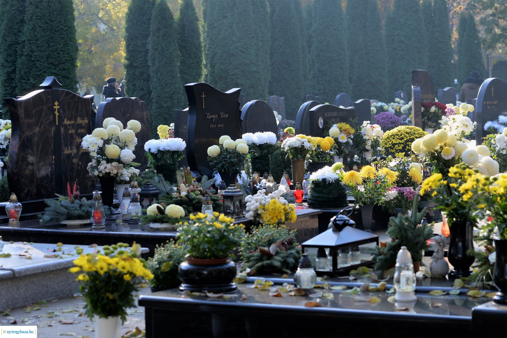 Az emlékezés virágai az Északi temetőben