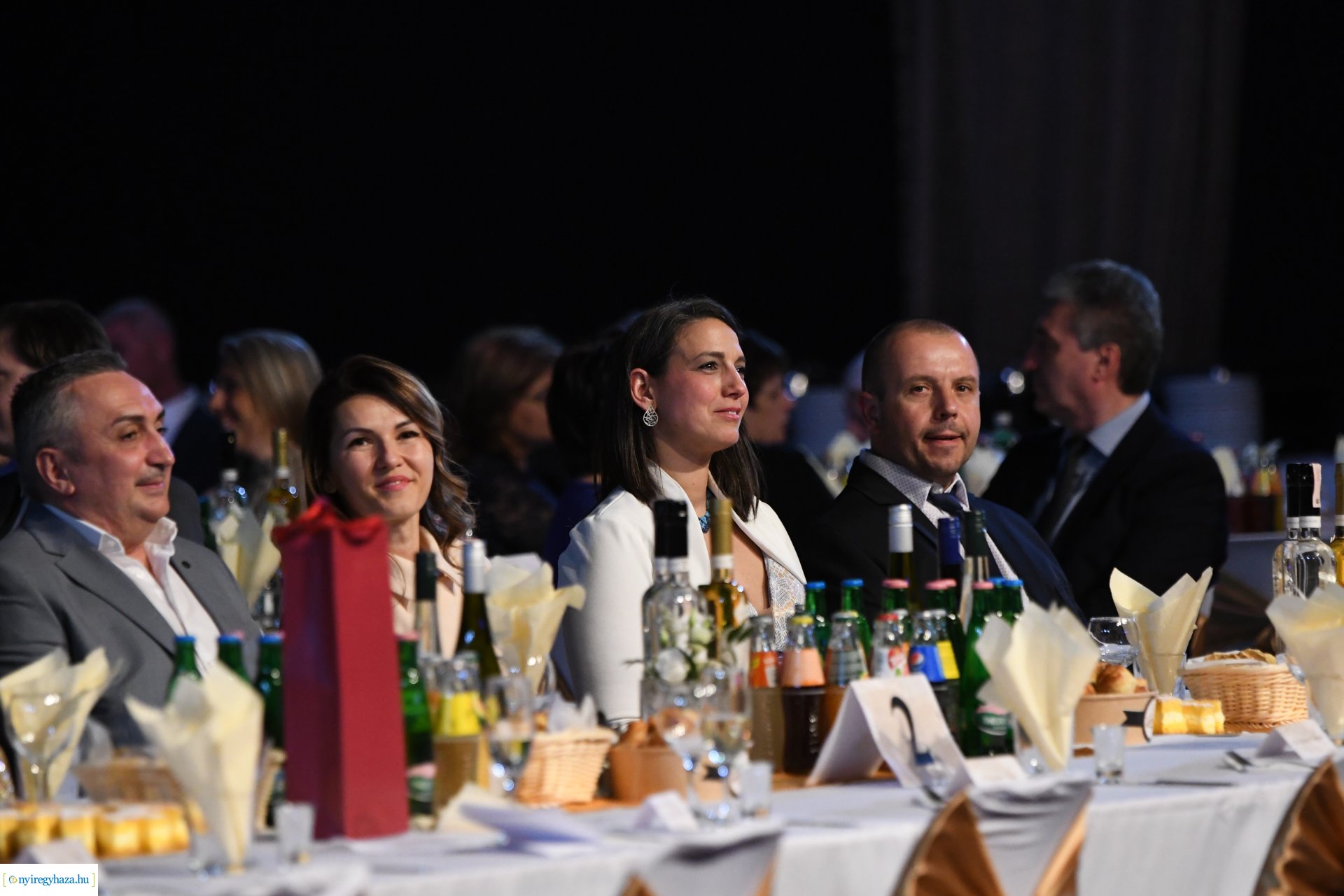 Az Eszterlánc óvoda gyermekeiért báloztak