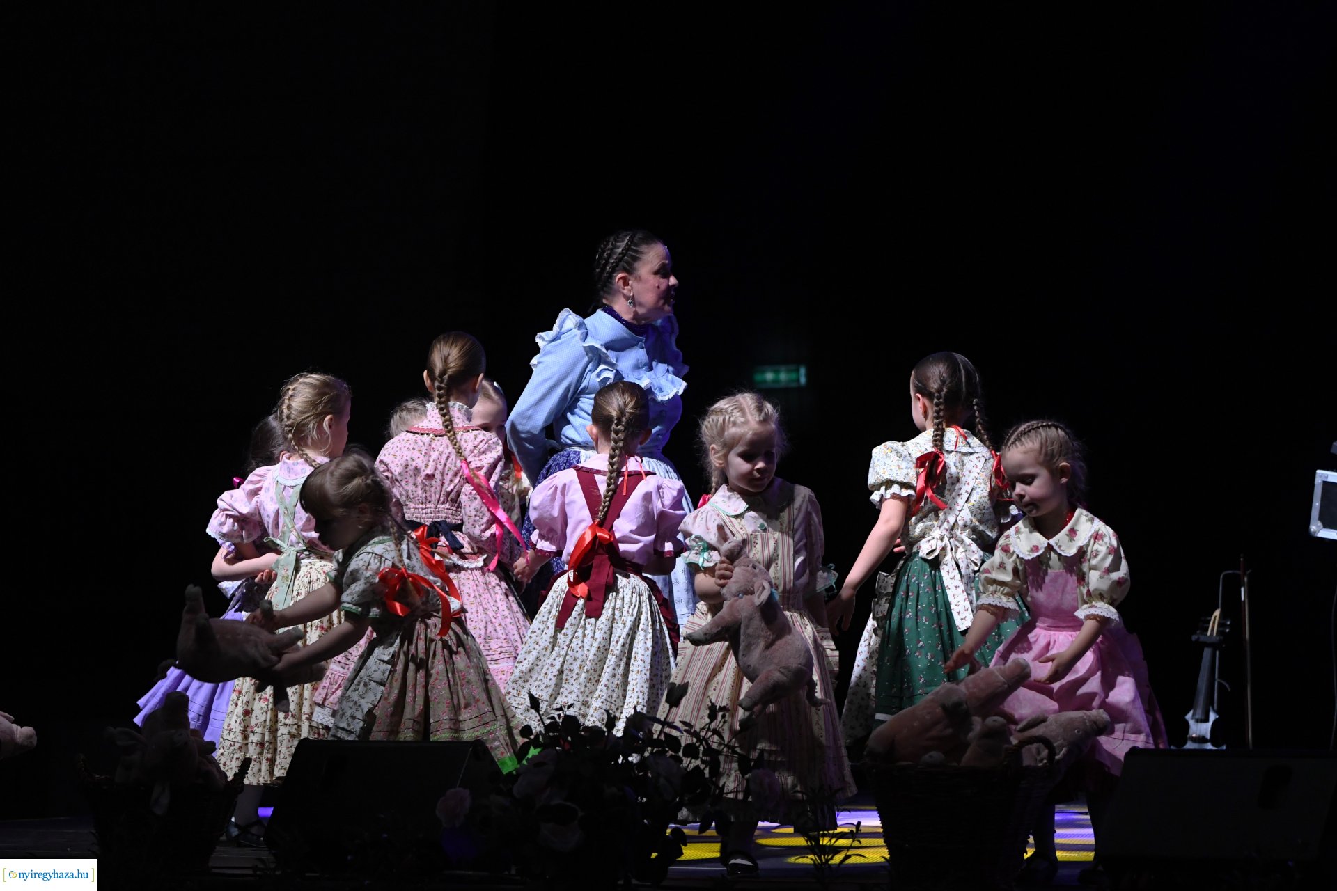 Az Eszterlánc óvoda gyermekeiért báloztak