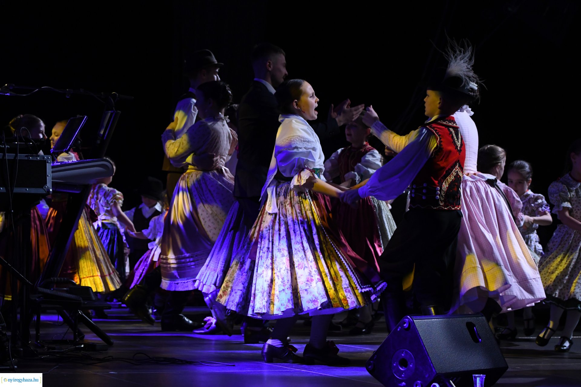 Az Eszterlánc óvoda gyermekeiért báloztak