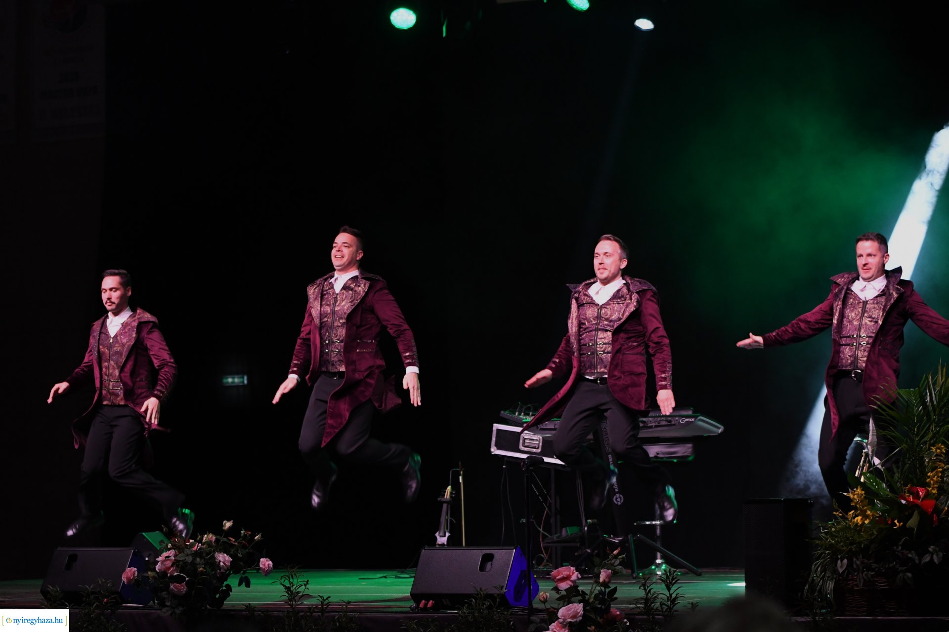 Az Eszterlánc óvoda gyermekeiért báloztak