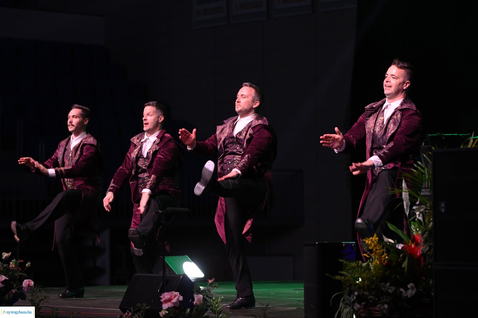 Az Eszterlánc óvoda gyermekeiért báloztak