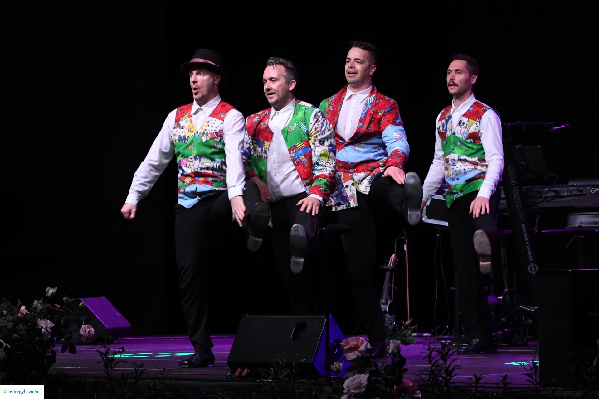 Az Eszterlánc óvoda gyermekeiért báloztak