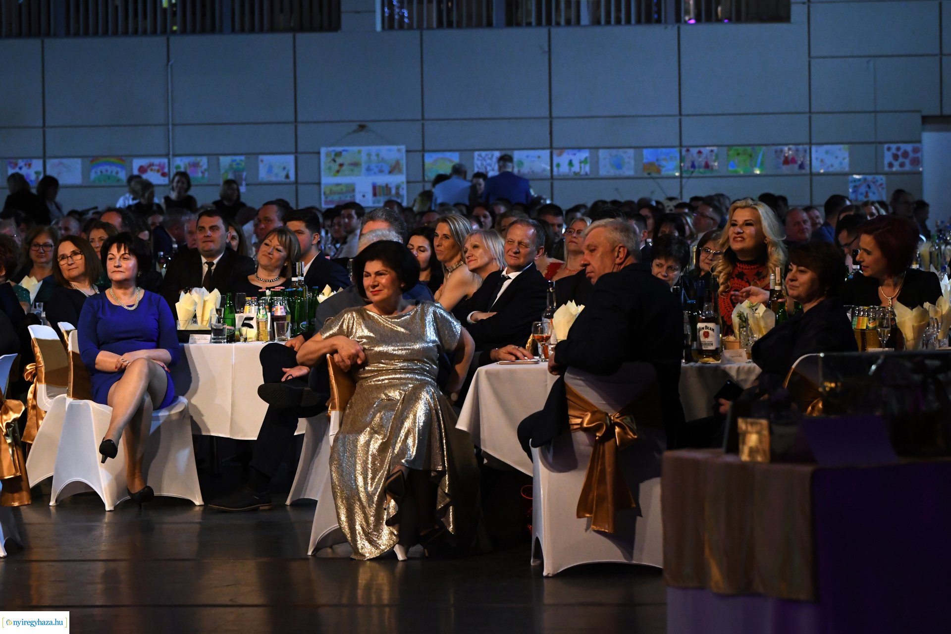 Az Eszterlánc óvoda gyermekeiért báloztak