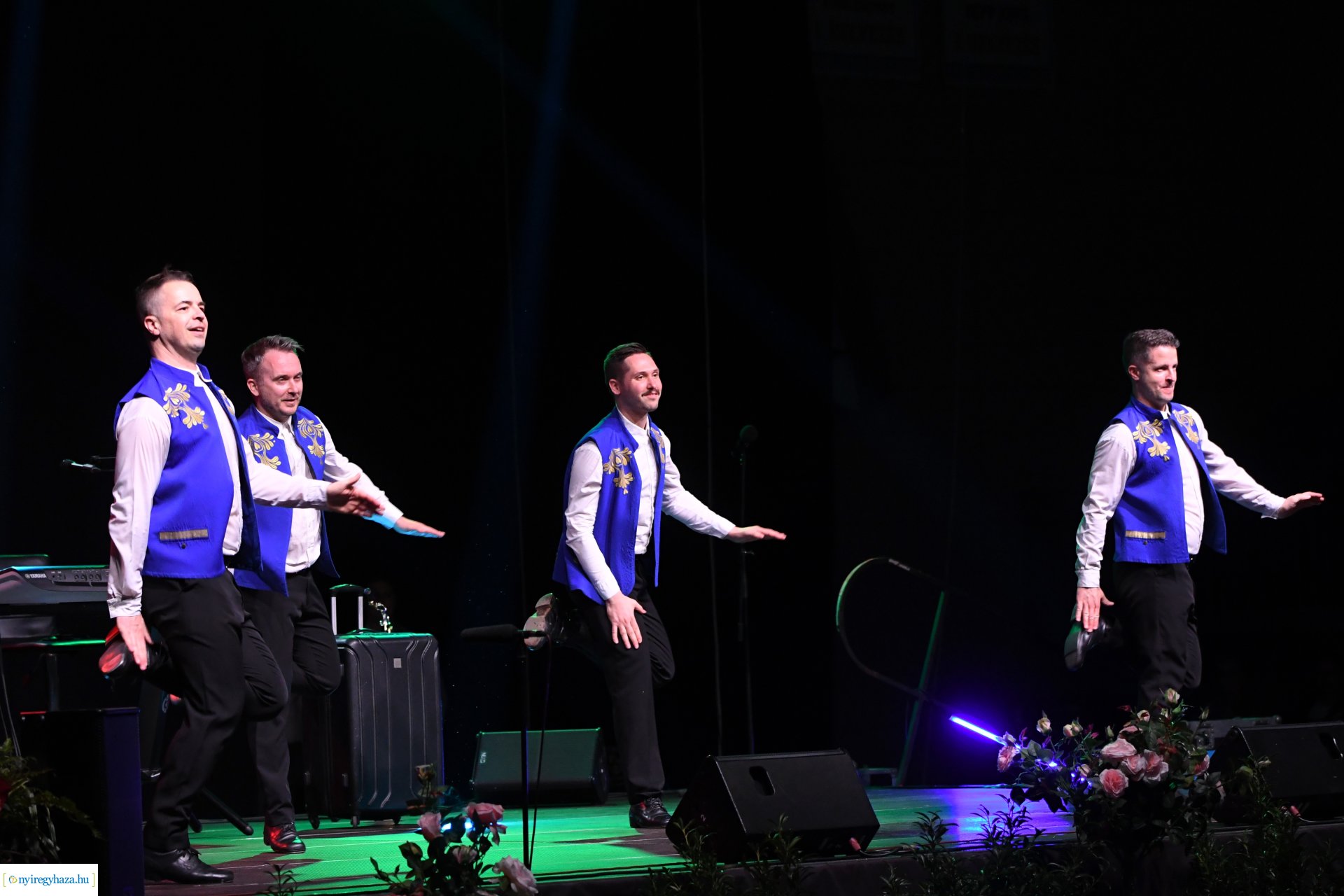 Az Eszterlánc óvoda gyermekeiért báloztak